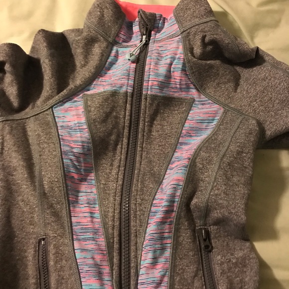 Ivivva girl’s jacket size 10 excellent condition - Picture 2 of 3